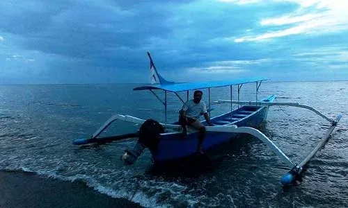 Perahu dolphin di Lovina - Kadek Lambih