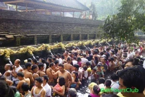 Permandian di Pura Tirta Empul